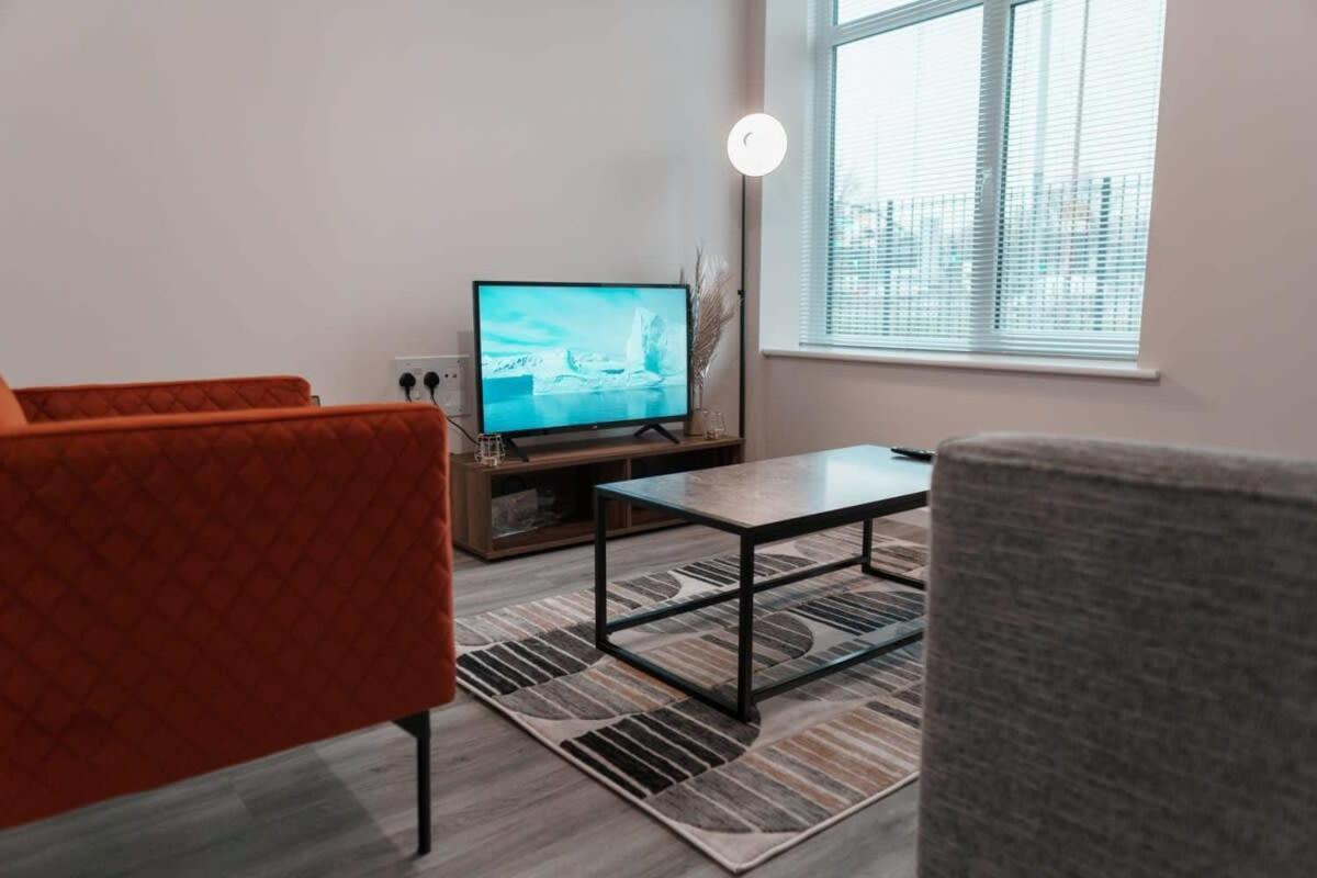 Modern 2 Bed In - Sleeps 4 *
